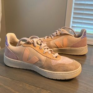 Veja, US 7, EUR38